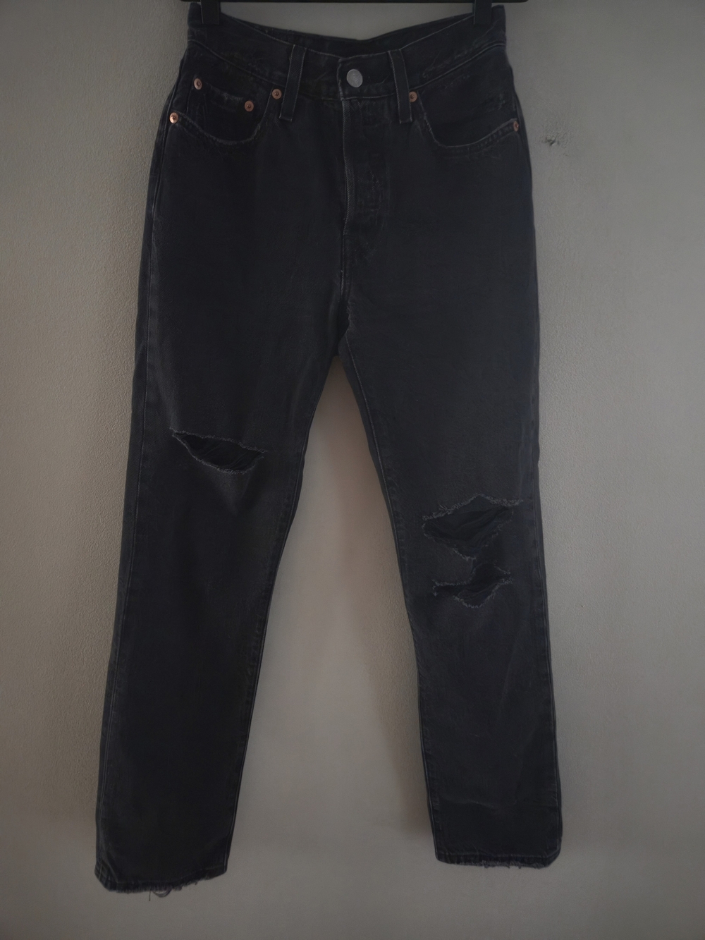 Levi's 501 Jeans Women's W24 L30 Straight-leg Black Distressed Button Fly
